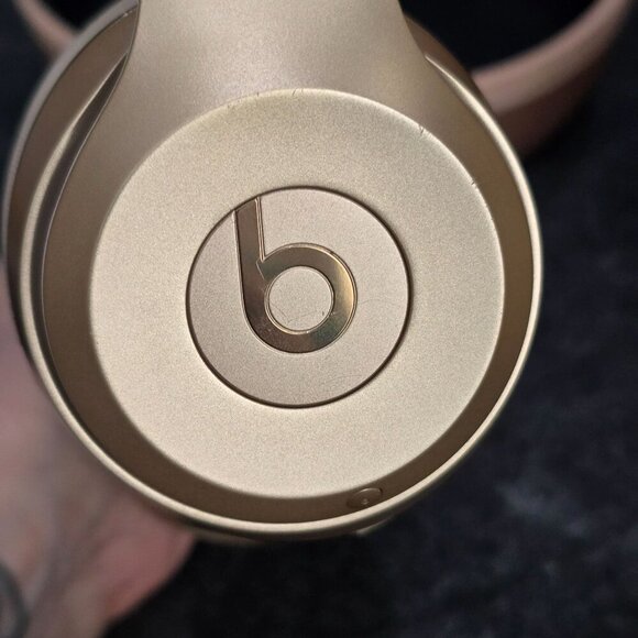 Beats Solo3 ✦ Rose Gold Wireless Headphones ✦ Limited Edition w/ Case On-Ear EUC - Picture 13 of 16